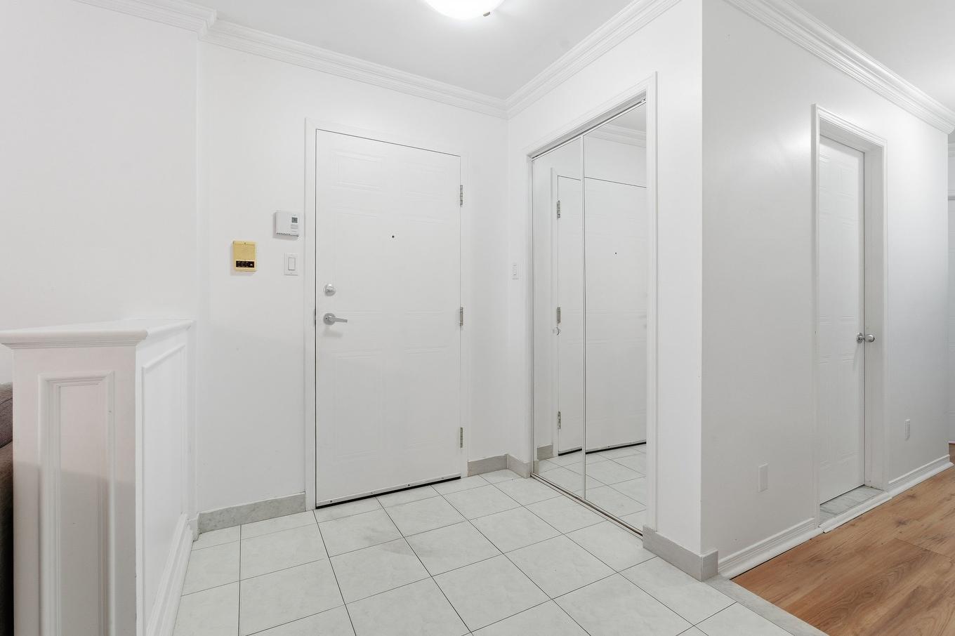 Hall d'entrée/Vestibule - 1-2408 Rue Des Grisons, Laval (Vimont), QC - Indoor Photo Showing Other Room