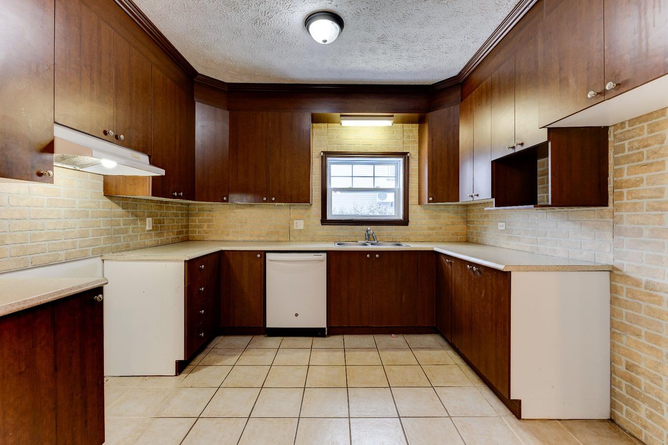 Cuisine - 590 Rue Racine, Farnham, QC - Indoor Photo Showing Kitchen With Double Sink