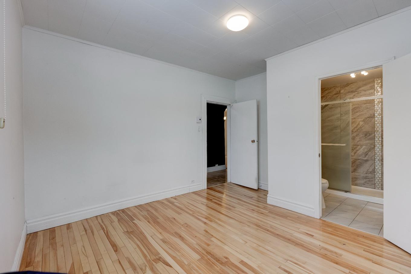 Chambre à coucher principale - 590 Rue Racine, Farnham, QC - Indoor Photo Showing Other Room