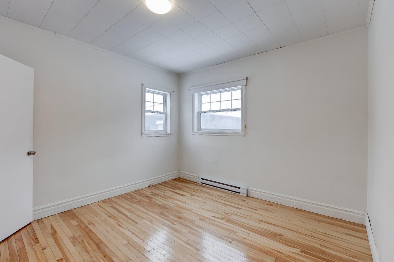 Chambre à coucher principale - 590 Rue Racine, Farnham, QC - Indoor Photo Showing Other Room