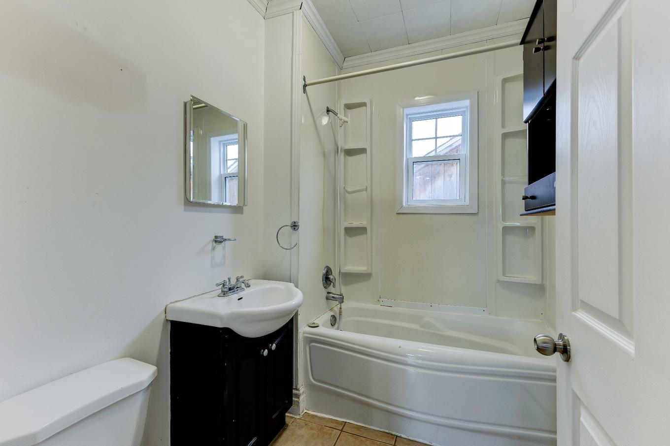 Salle de bains - 590 Rue Racine, Farnham, QC - Indoor Photo Showing Bathroom