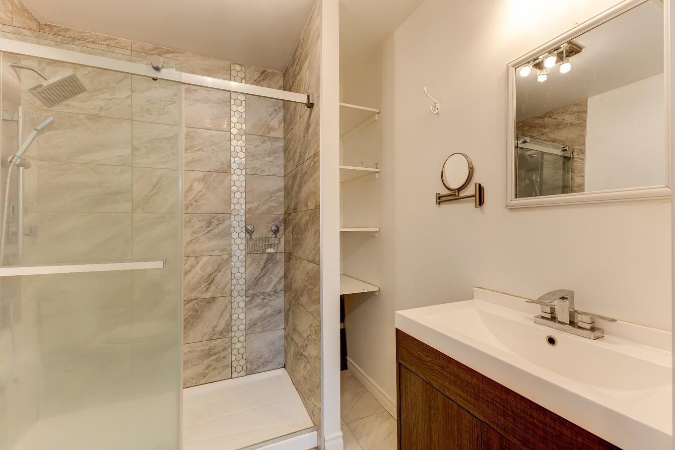 Salle de bains - 590 Rue Racine, Farnham, QC - Indoor Photo Showing Bathroom