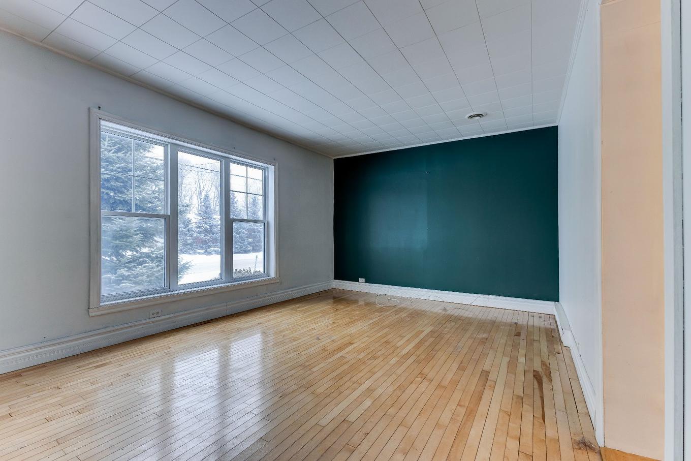 Salon - 590 Rue Racine, Farnham, QC - Indoor Photo Showing Other Room