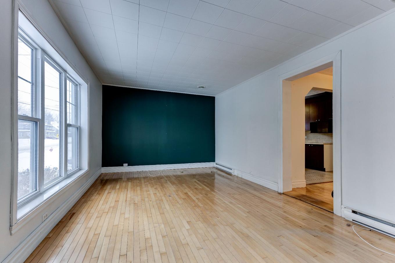 Salon - 590 Rue Racine, Farnham, QC - Indoor Photo Showing Other Room