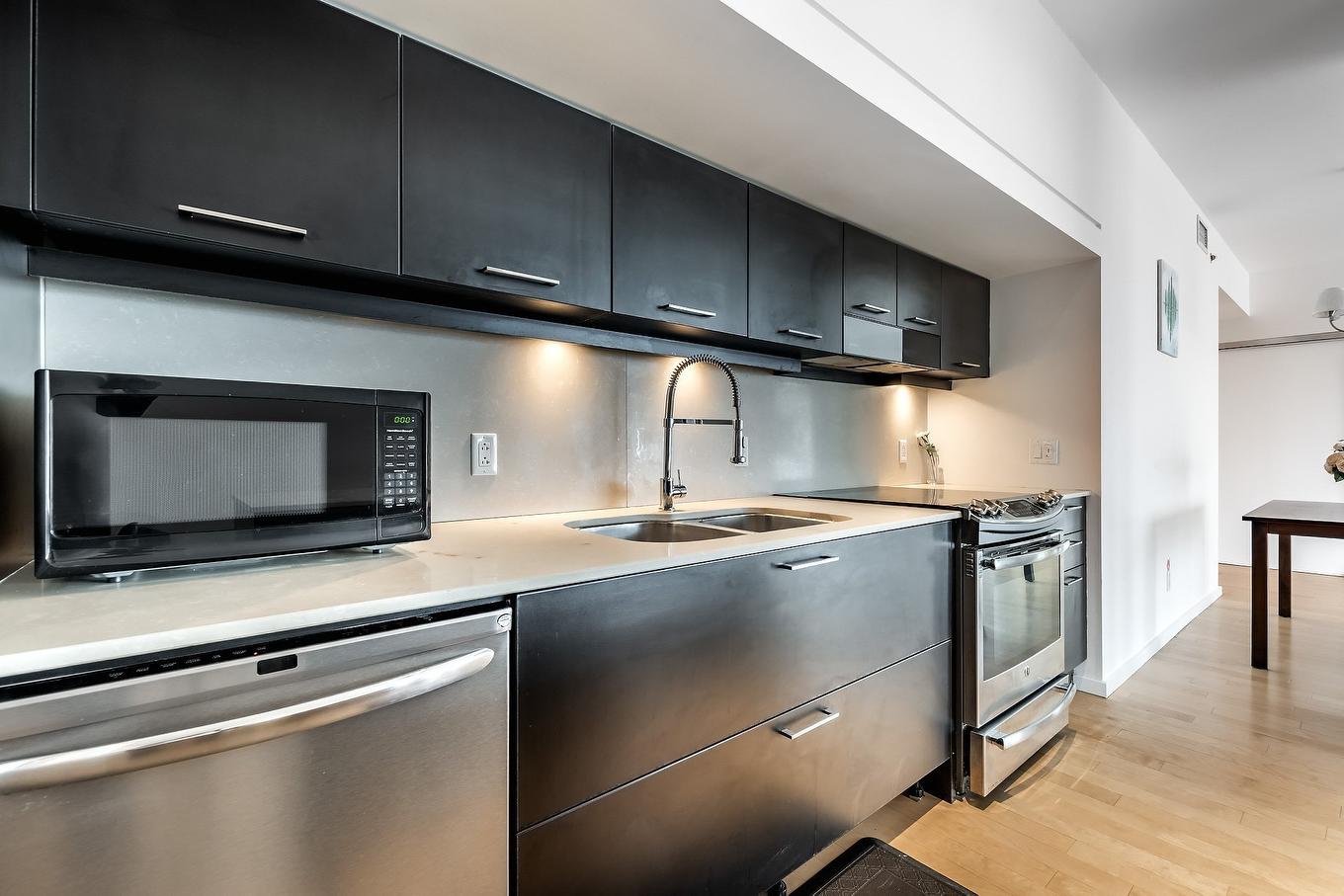 Kitchen - 2006-350 Boul. De Maisonneuve O., Montréal (Ville-Marie), QC - Indoor Photo Showing Kitchen With Double Sink With Upgraded Kitchen