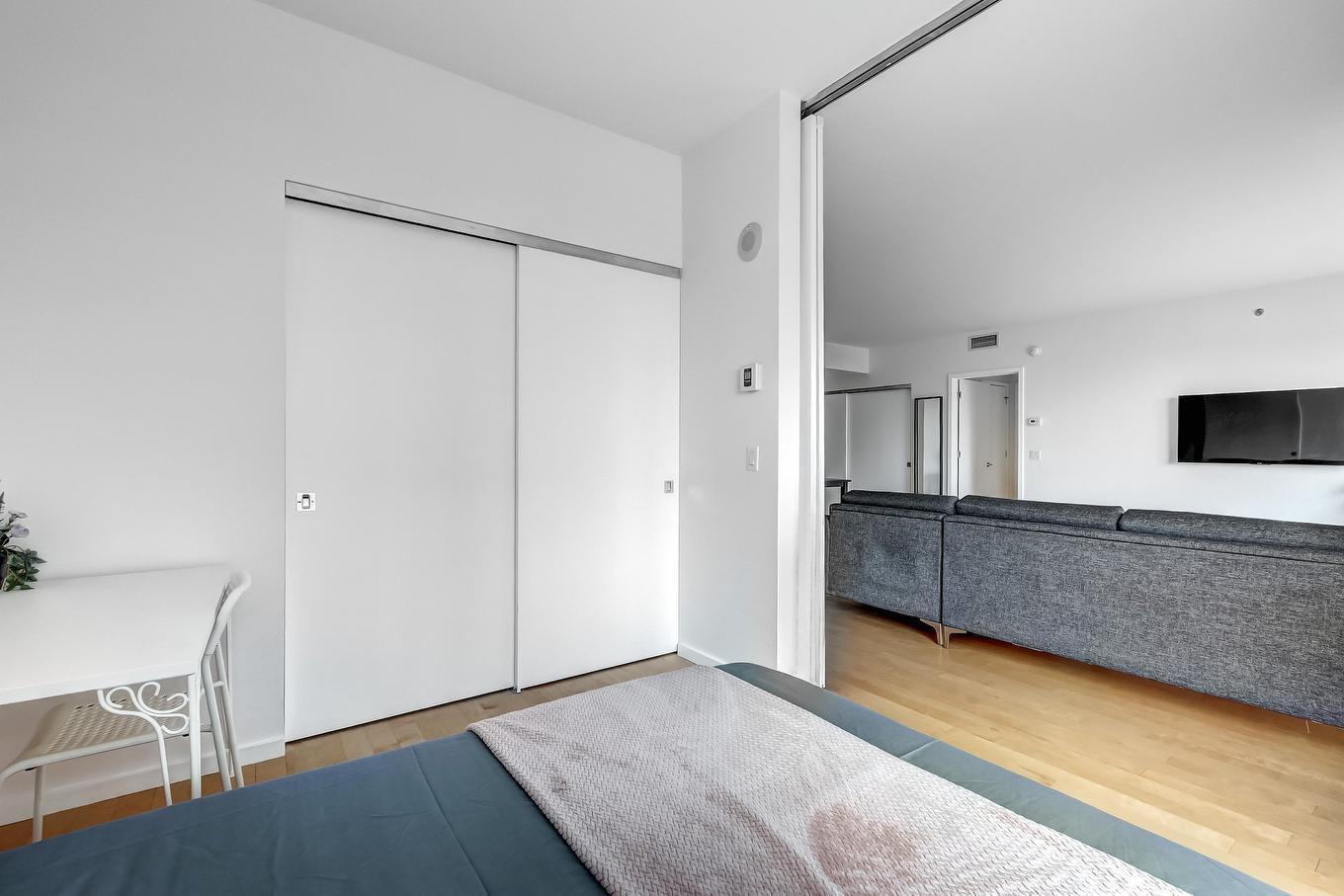 Bedroom - 2006-350 Boul. De Maisonneuve O., Montréal (Ville-Marie), QC - Indoor Photo Showing Other Room