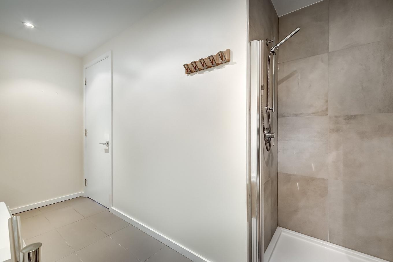 Ensuite bathroom - 2006-350 Boul. De Maisonneuve O., Montréal (Ville-Marie), QC - Indoor