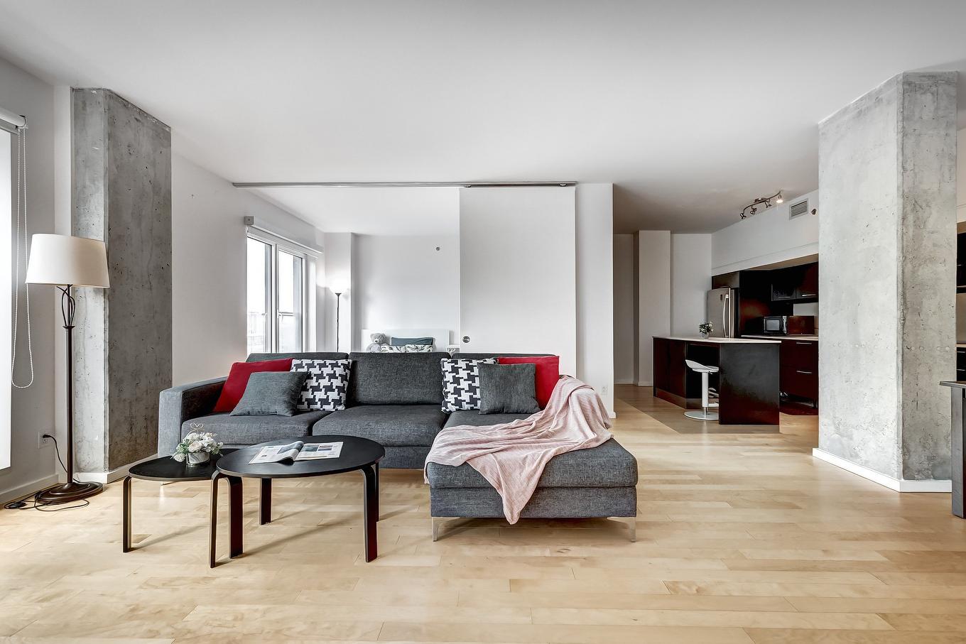 Living room - 2006-350 Boul. De Maisonneuve O., Montréal (Ville-Marie), QC - Indoor Photo Showing Living Room With Fireplace