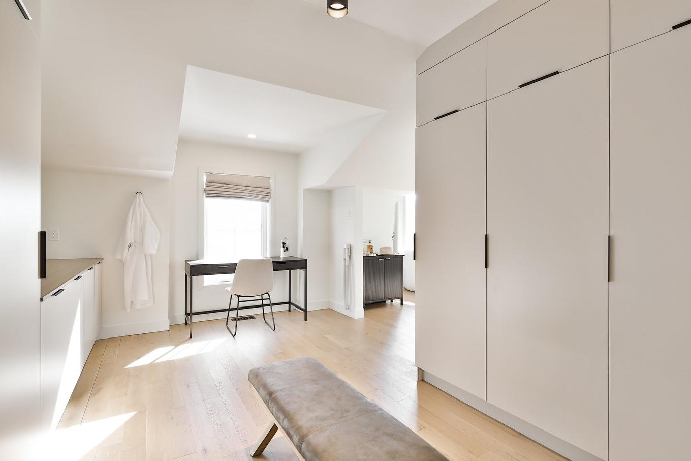 Penderie (Walk-in) - 244 8E Avenue, Richelieu, QC - Indoor Photo Showing Other Room