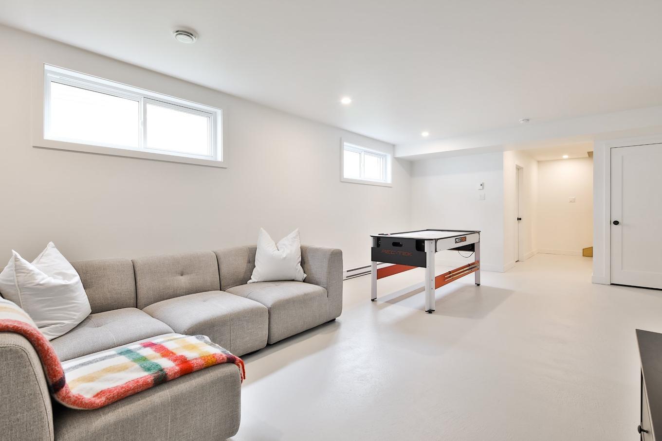 Salle familiale - 244 8E Avenue, Richelieu, QC - Indoor