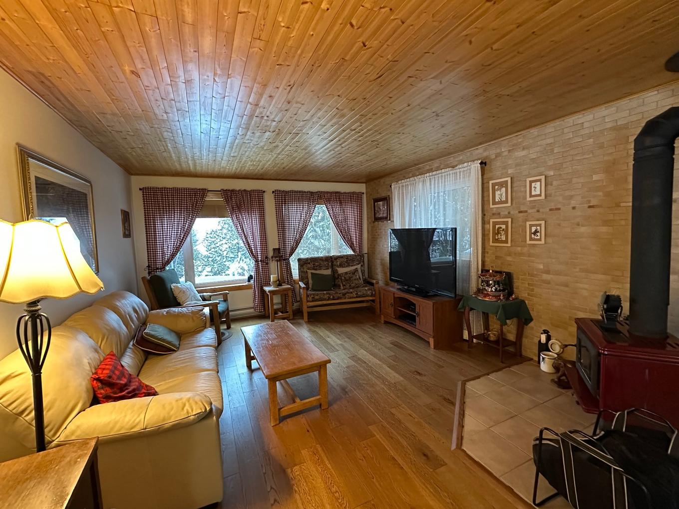 Living room - 1064 Ch. B.-Voisine, Rouyn-Noranda, QC - Indoor Photo Showing Living Room