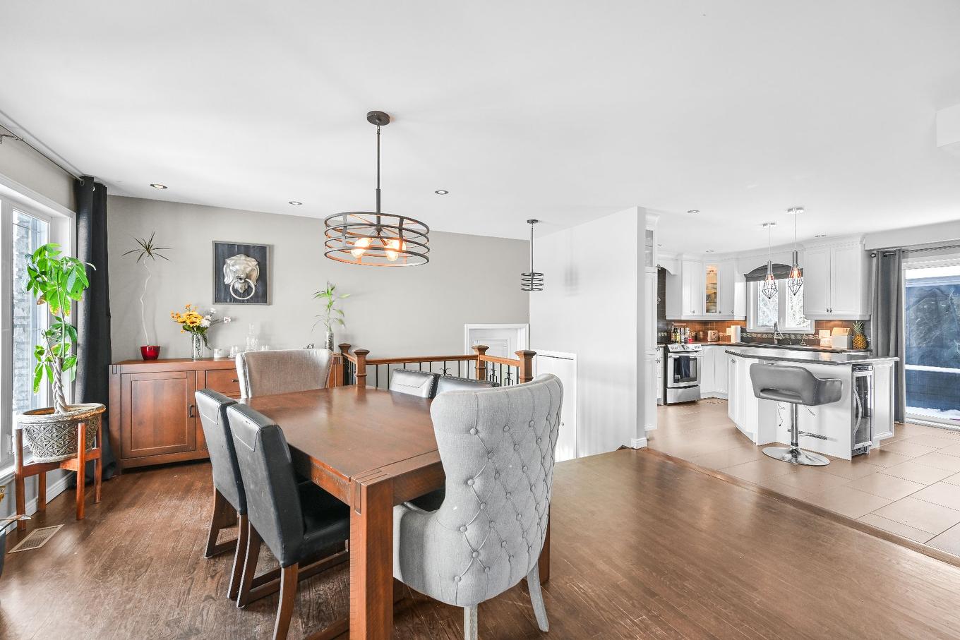 Overall view - 225 Rue Dupont, Saint-Jean-Sur-Richelieu, QC - Indoor Photo Showing Dining Room