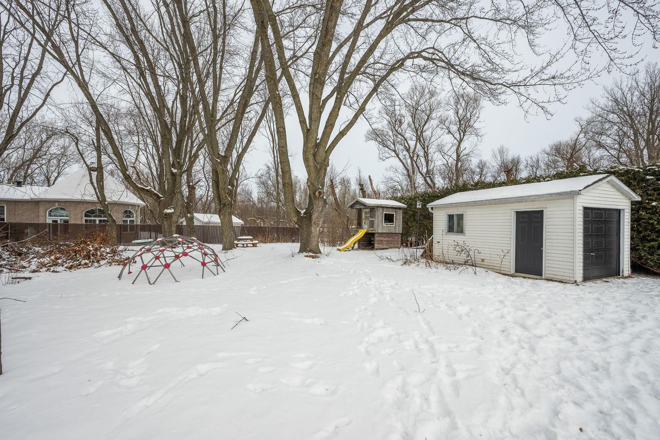 Backyard - 225 Rue Dupont, Saint-Jean-Sur-Richelieu, QC - Outdoor