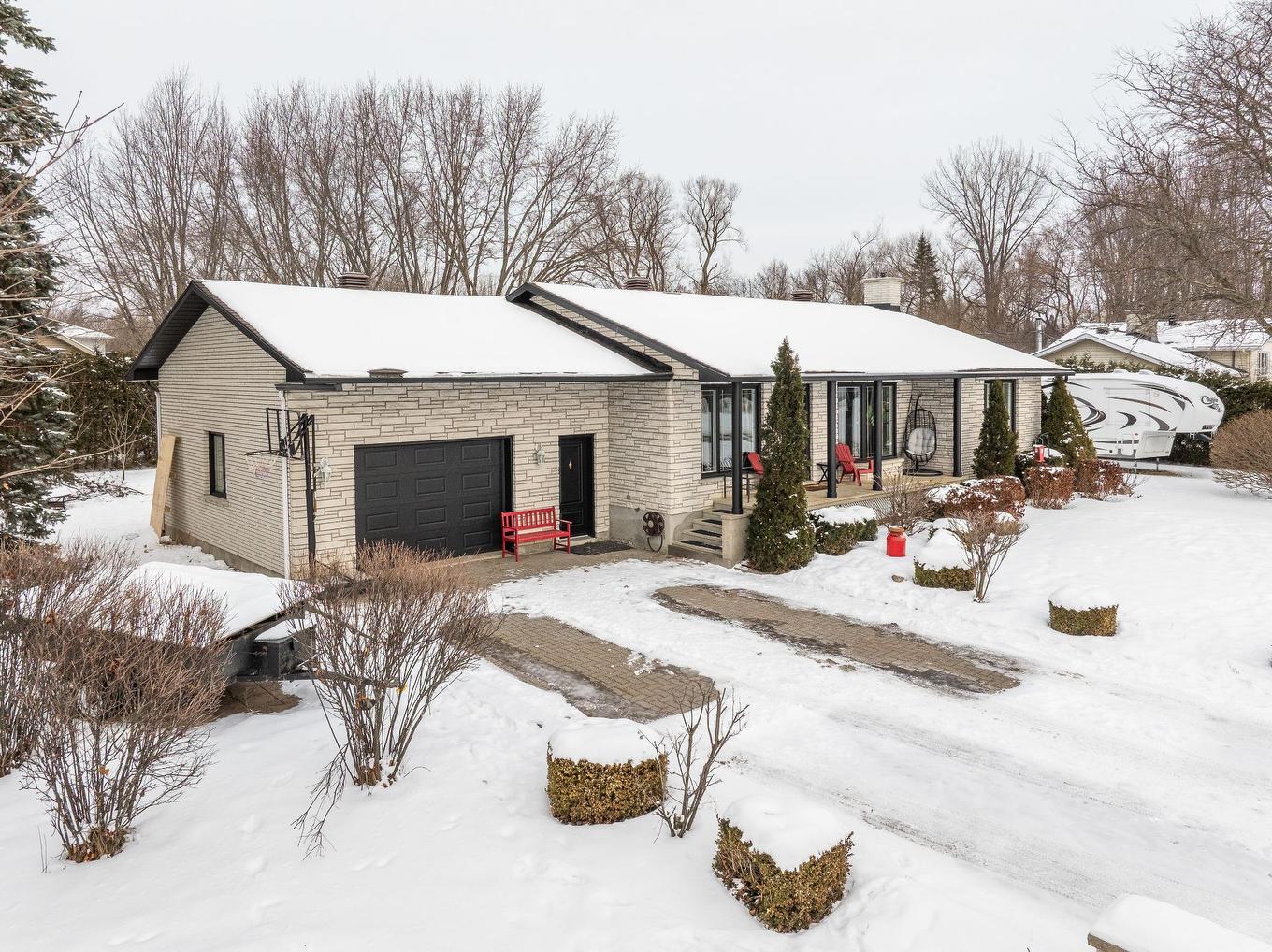 Frontage - 225 Rue Dupont, Saint-Jean-Sur-Richelieu, QC - Outdoor