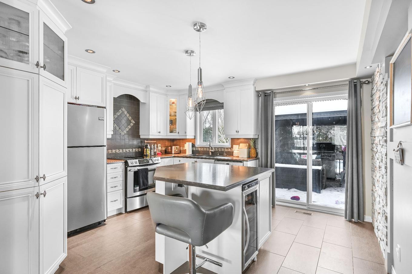 Kitchen - 225 Rue Dupont, Saint-Jean-Sur-Richelieu, QC - Indoor Photo Showing Kitchen