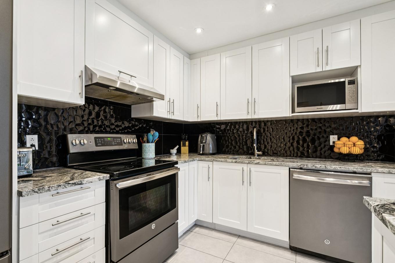 Cuisine - 8-1161 Crois. Du Collège, Montréal (Lasalle), QC - Indoor Photo Showing Kitchen