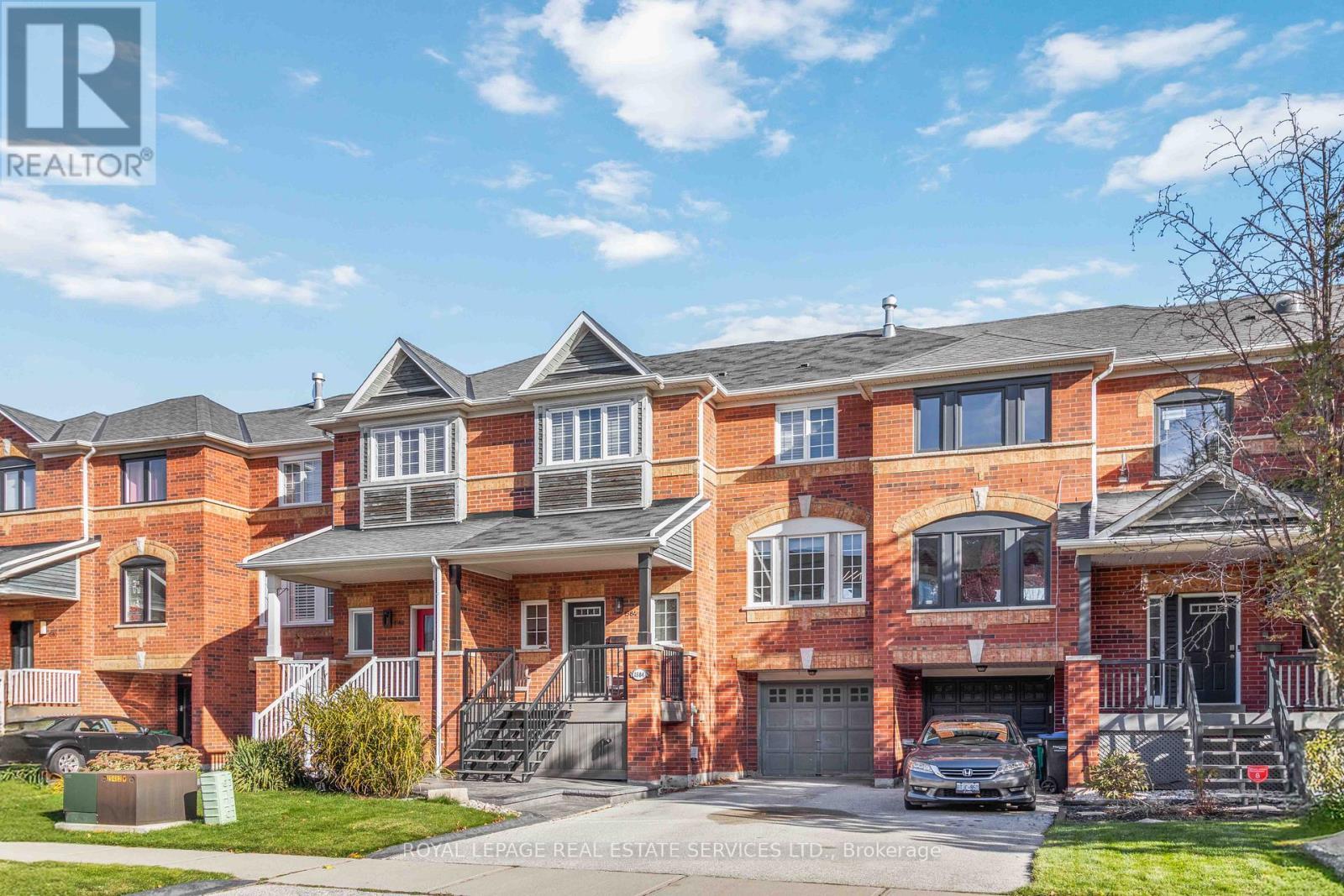 1584 Woodhenge Way, Mississauga, ON - Outdoor With Facade