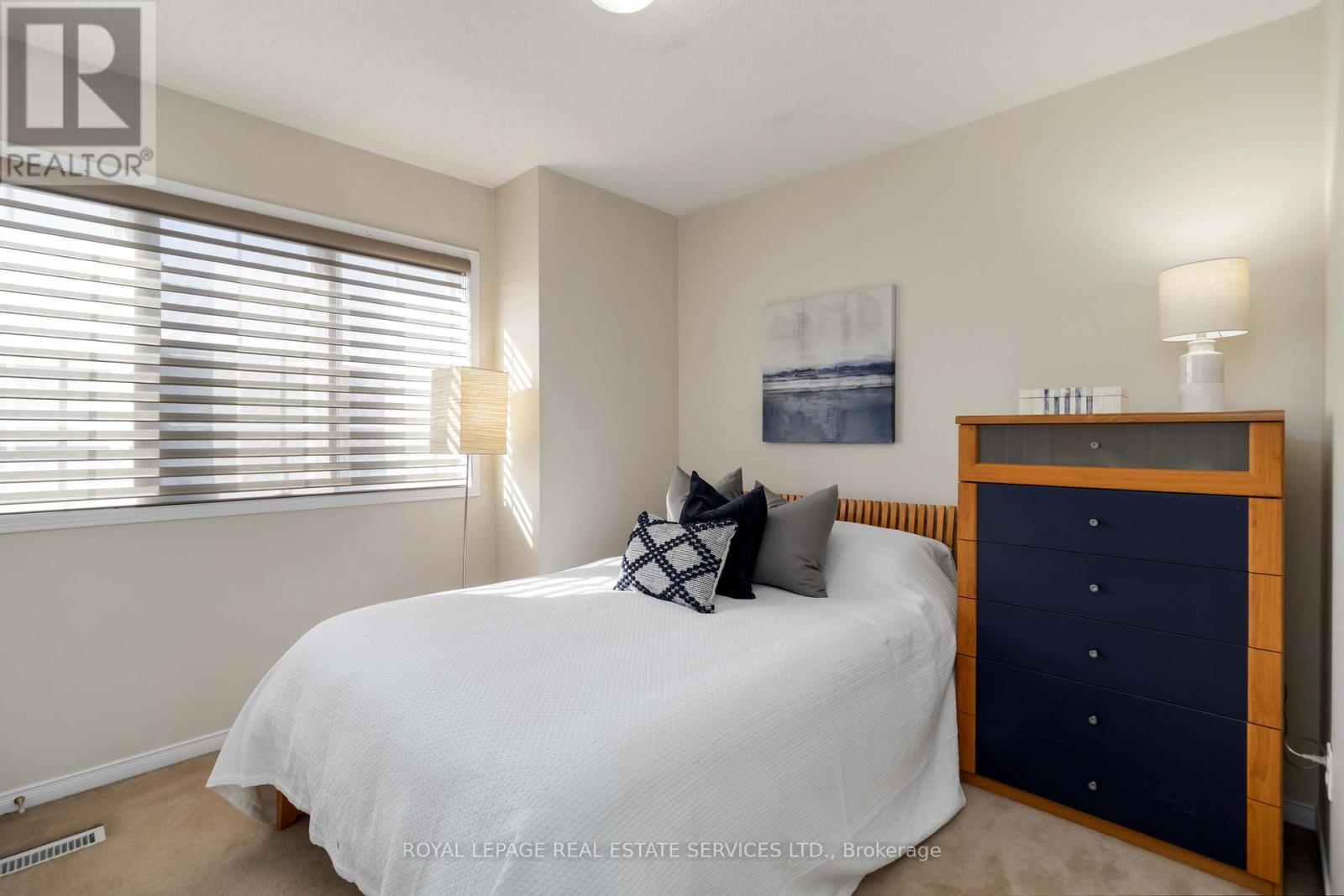 1584 Woodhenge Way, Mississauga, ON - Indoor Photo Showing Bedroom