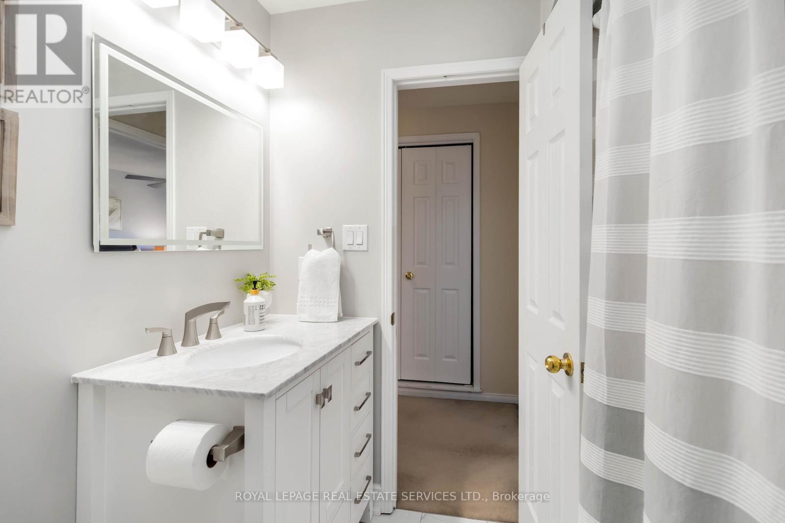 1584 Woodhenge Way, Mississauga, ON - Indoor Photo Showing Bathroom