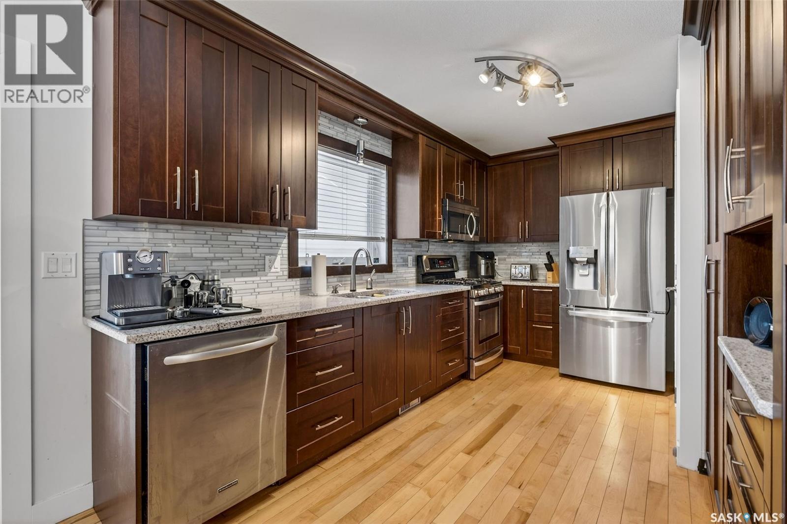 418 Tennant Way, Saskatoon, SK - Indoor Photo Showing Kitchen