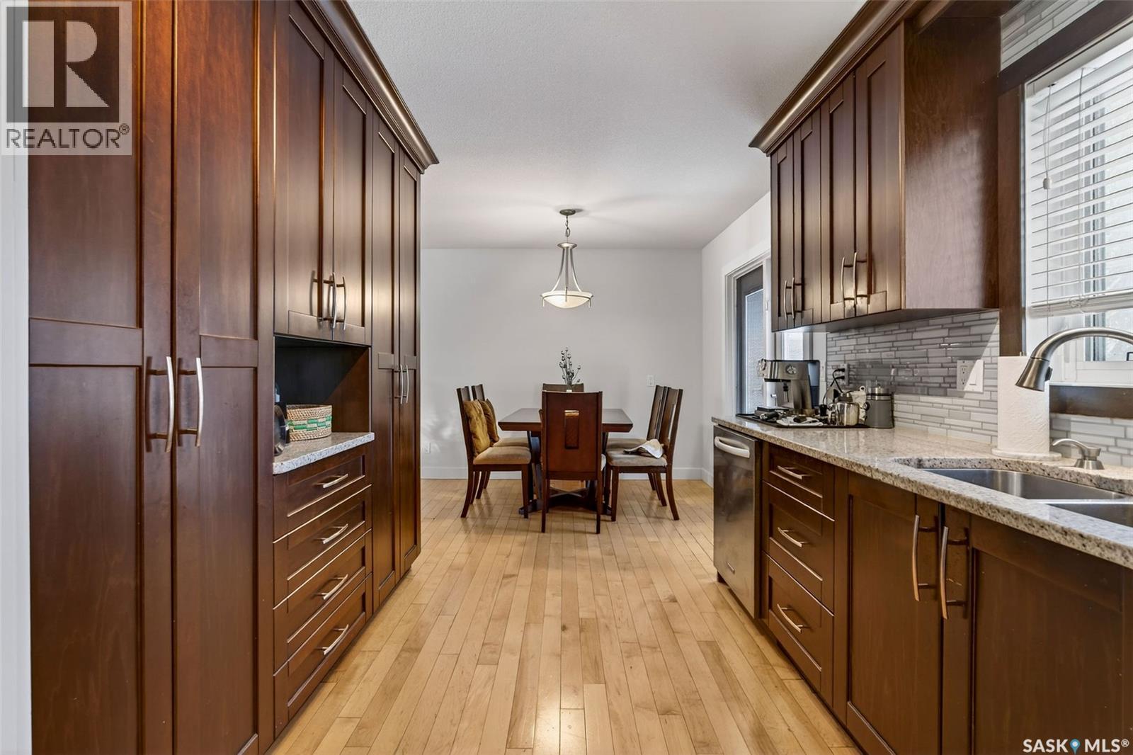 418 Tennant Way, Saskatoon, SK - Indoor Photo Showing Kitchen With Double Sink