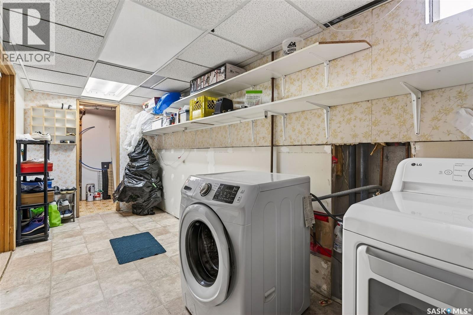 418 Tennant Way, Saskatoon, SK - Indoor Photo Showing Laundry Room