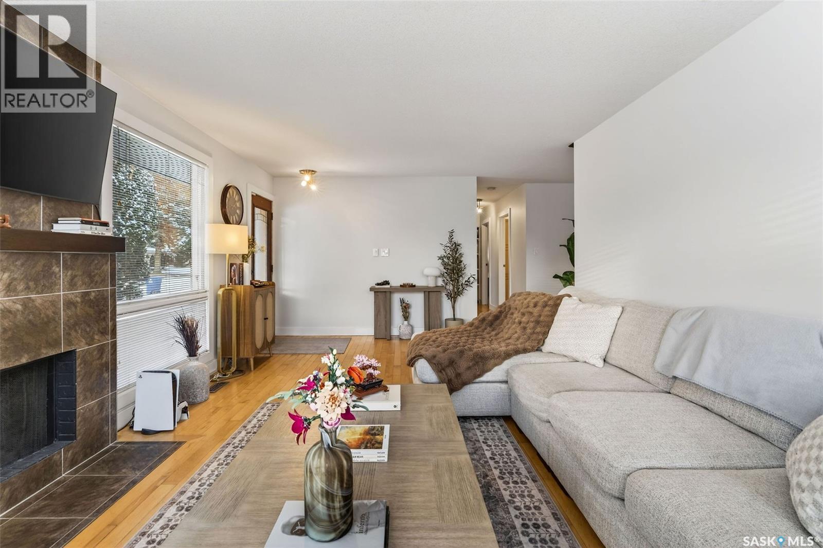 418 Tennant Way, Saskatoon, SK - Indoor Photo Showing Living Room With Fireplace