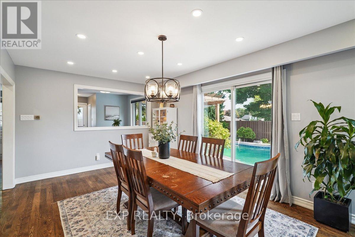 1923 Steepbank Crescent, Mississauga, ON - Indoor Photo Showing Dining Room