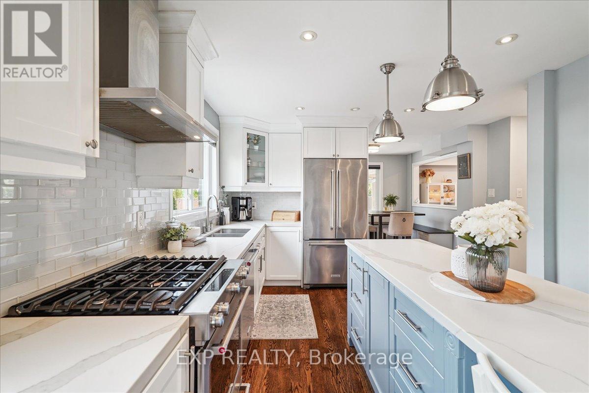 1923 Steepbank Crescent, Mississauga, ON - Indoor Photo Showing Kitchen With Upgraded Kitchen