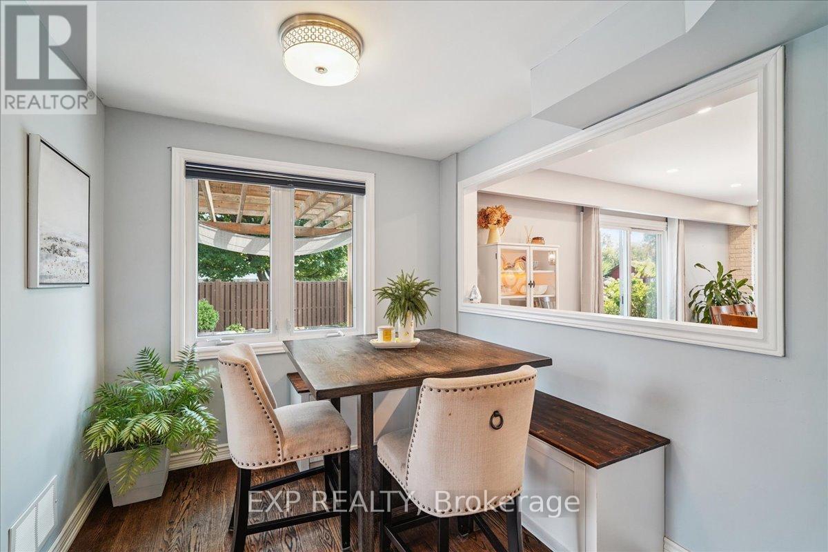 1923 Steepbank Crescent, Mississauga, ON - Indoor Photo Showing Dining Room