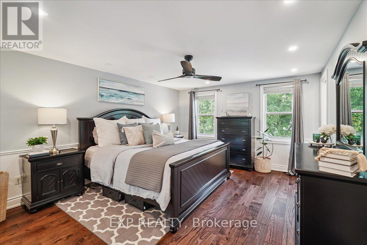 1923 Steepbank Crescent, Mississauga, ON - Indoor Photo Showing Bedroom