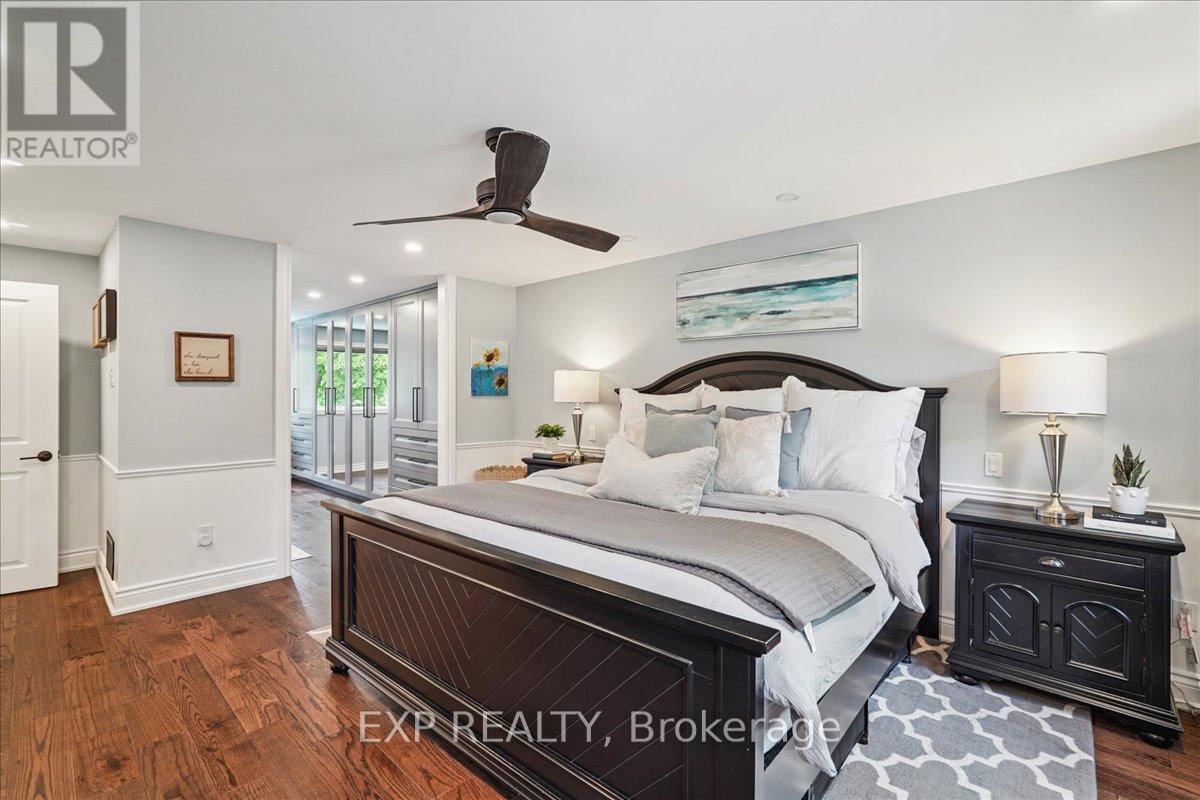 1923 Steepbank Crescent, Mississauga, ON - Indoor Photo Showing Bedroom
