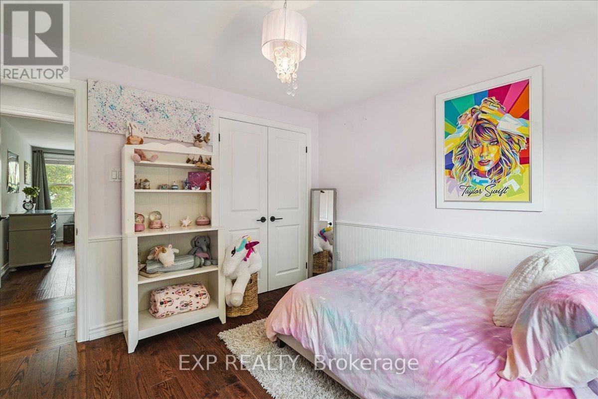 1923 Steepbank Crescent, Mississauga, ON - Indoor Photo Showing Bedroom