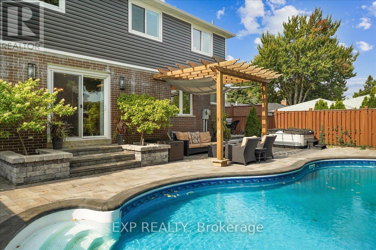 1923 Steepbank Crescent, Mississauga, ON - Outdoor With In Ground Pool