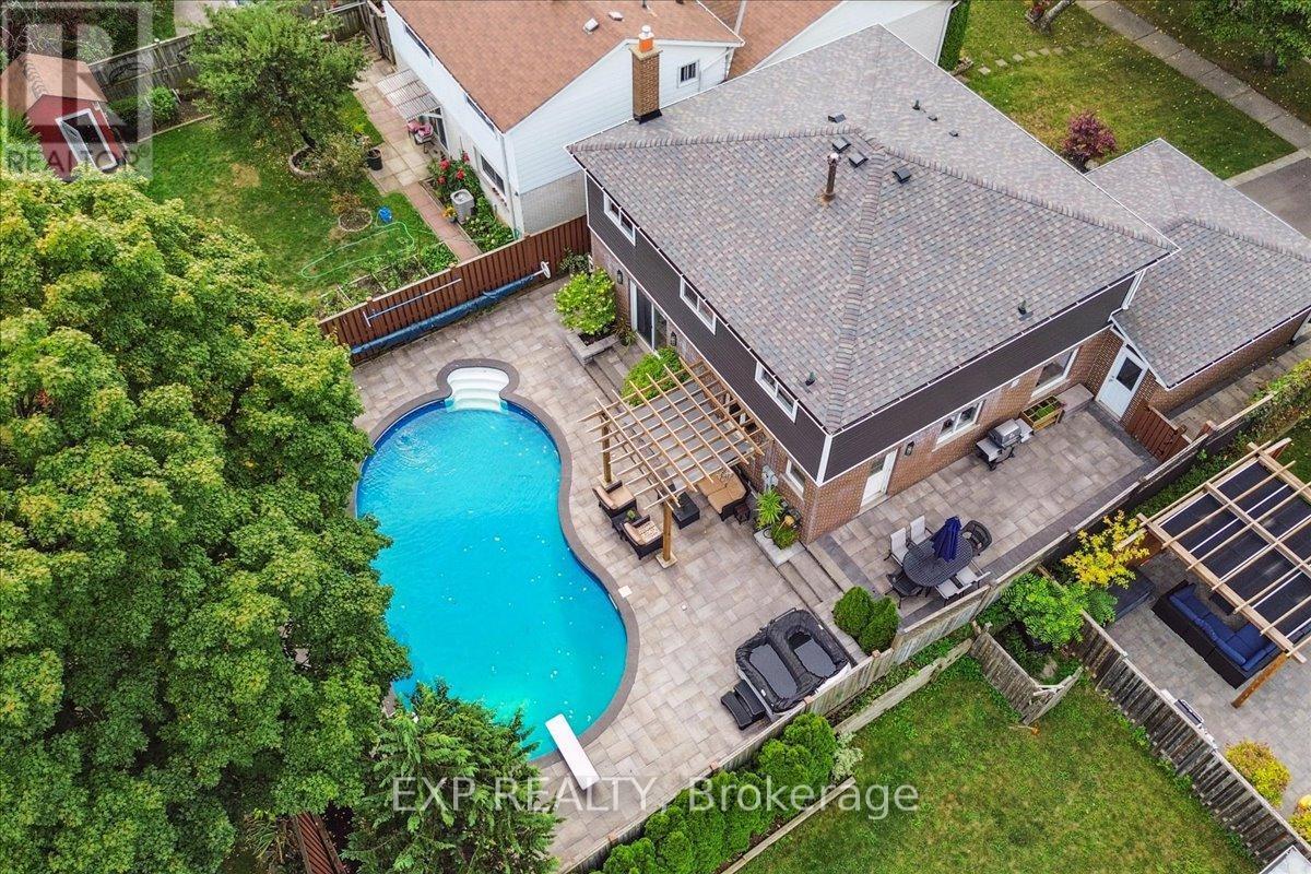 1923 Steepbank Crescent, Mississauga, ON - Outdoor With In Ground Pool