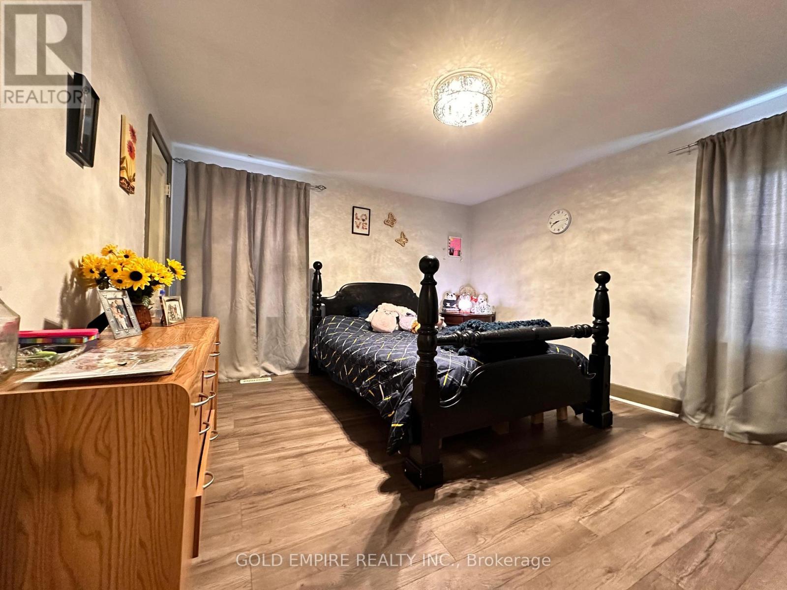 1487 Dundas Street, London East (East N), ON