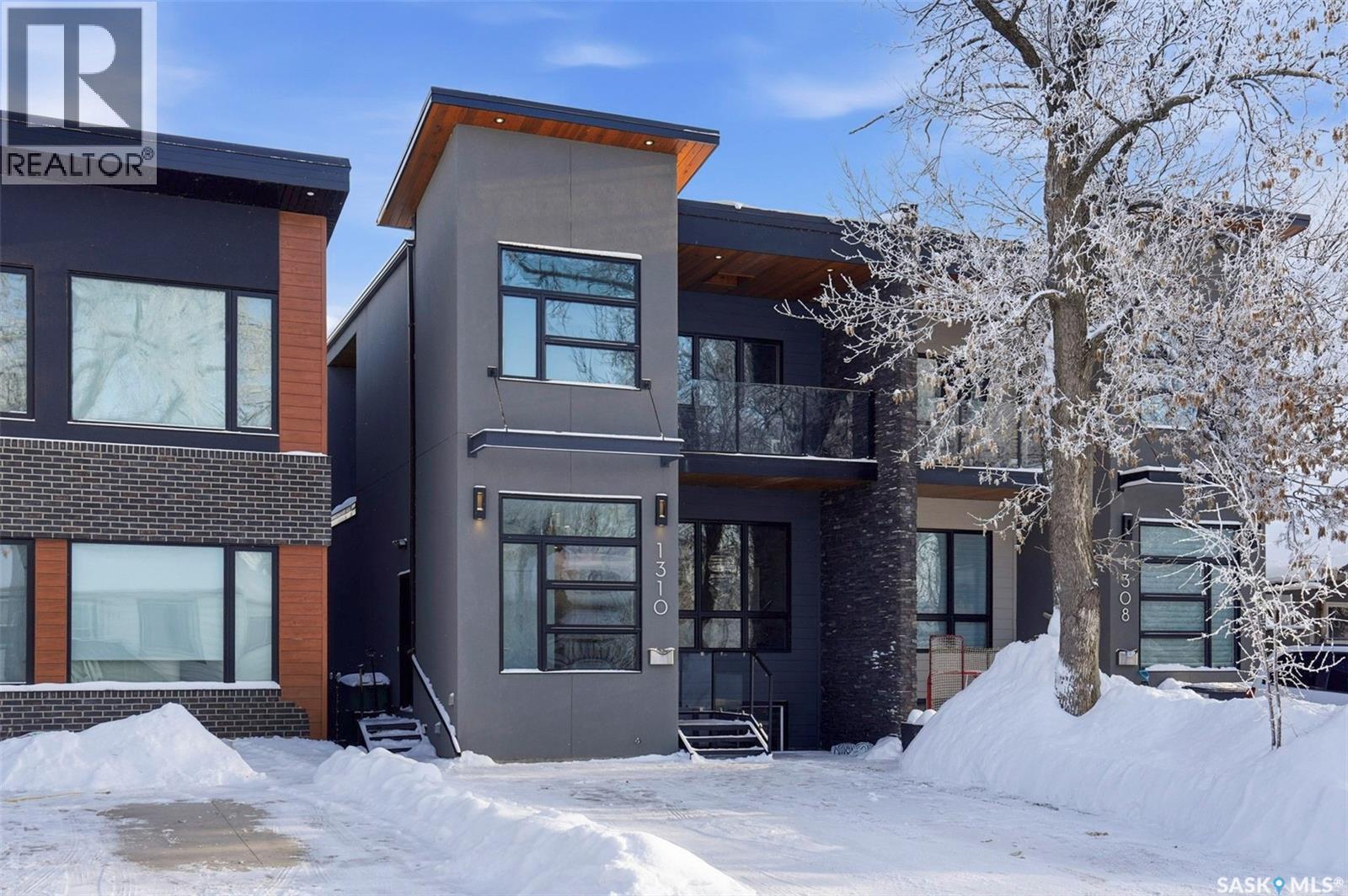 1310 Empress Avenue, Saskatoon, SK - Outdoor With Facade