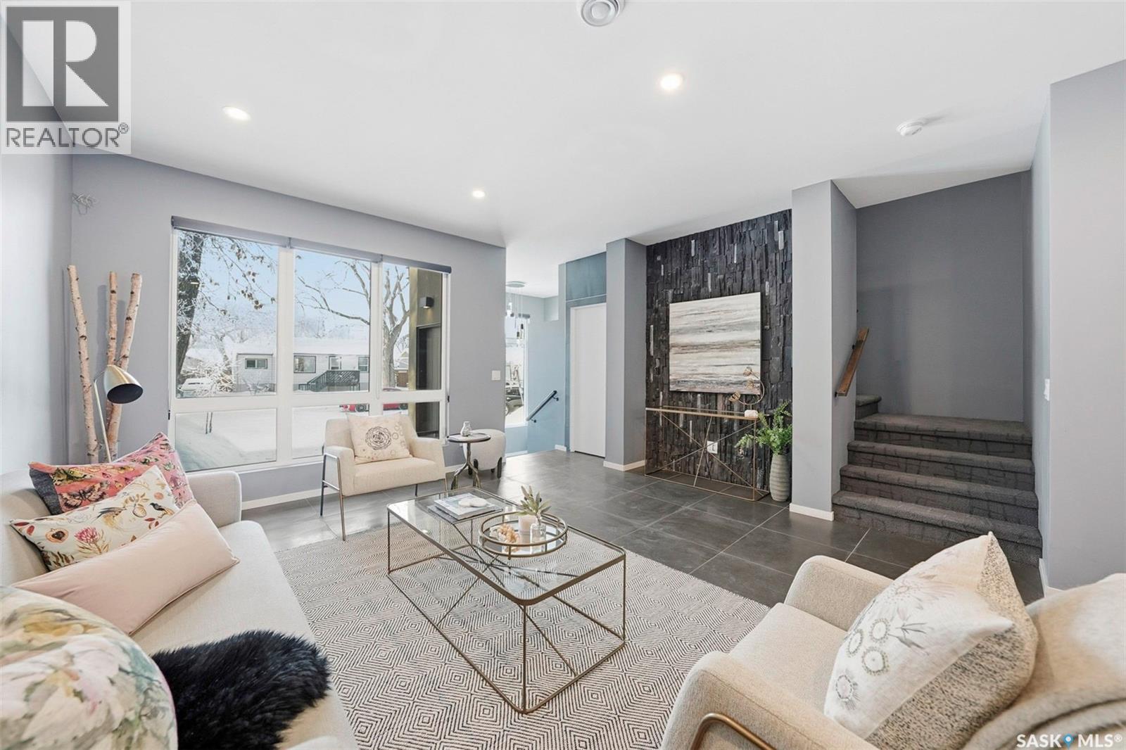 1310 Empress Avenue, Saskatoon, SK - Indoor Photo Showing Living Room