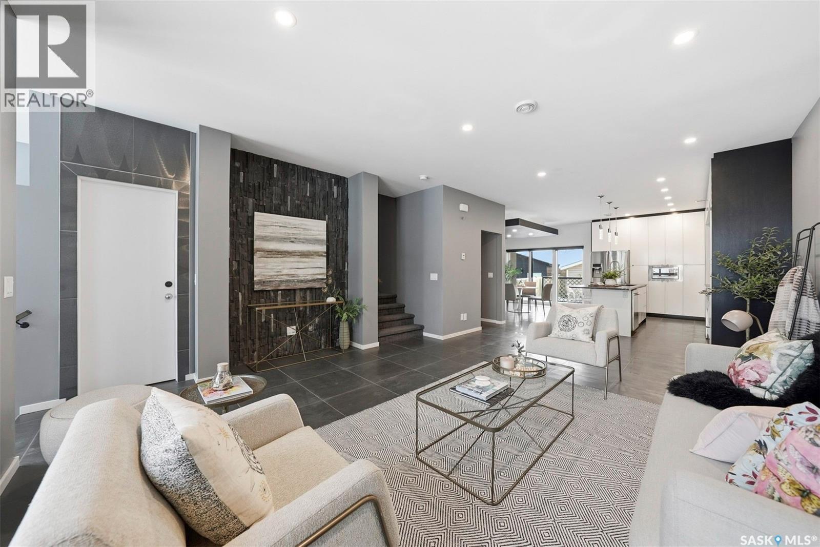 1310 Empress Avenue, Saskatoon, SK - Indoor Photo Showing Living Room