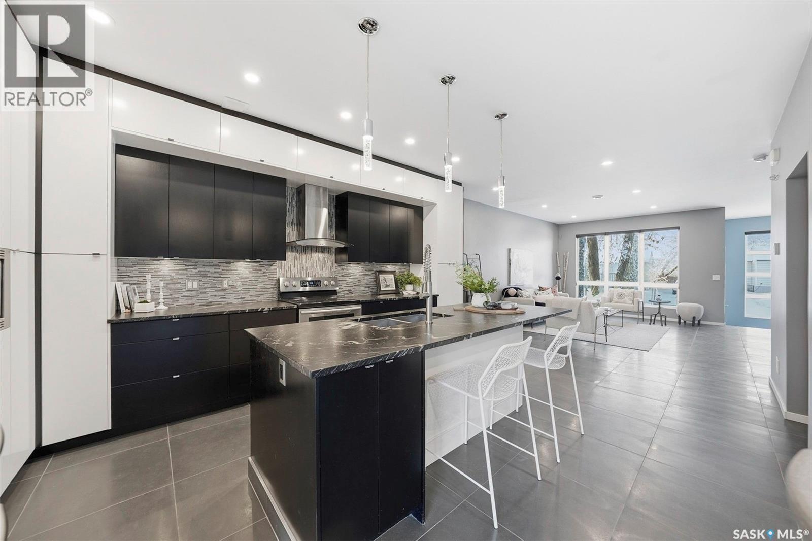 1310 Empress Avenue, Saskatoon, SK - Indoor Photo Showing Kitchen With Upgraded Kitchen