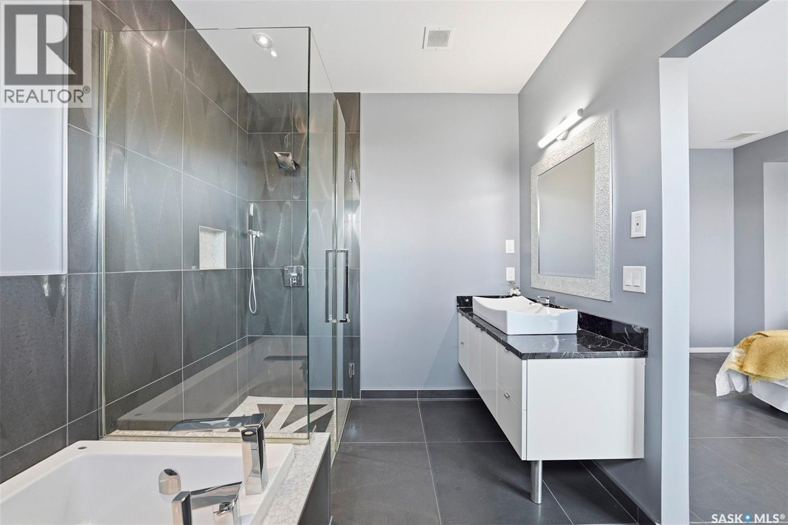 1310 Empress Avenue, Saskatoon, SK - Indoor Photo Showing Bathroom
