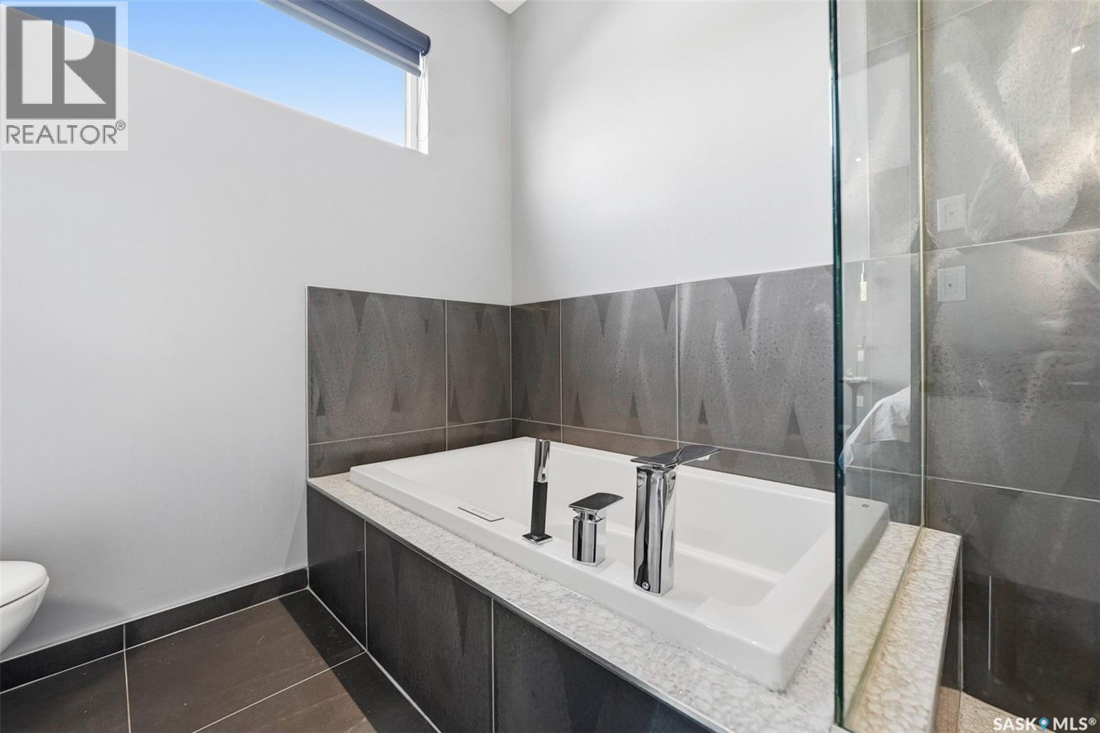 1310 Empress Avenue, Saskatoon, SK - Indoor Photo Showing Bathroom