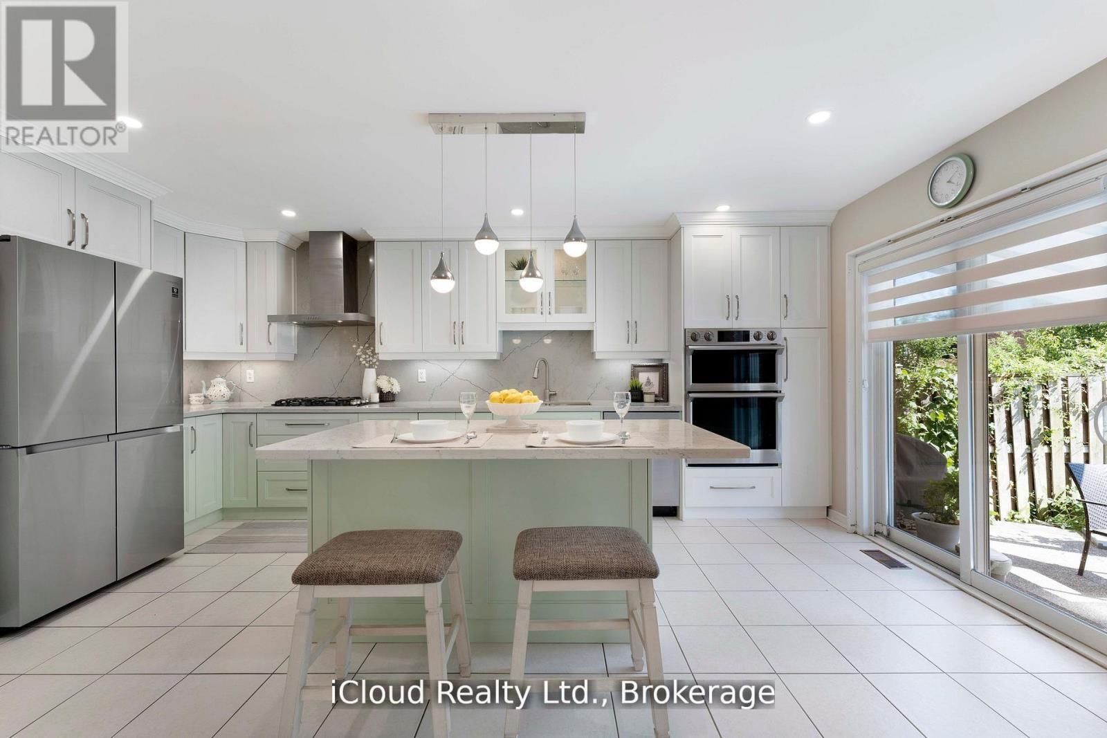 4758 Allegheny Road, Mississauga, ON - Indoor Photo Showing Kitchen With Upgraded Kitchen