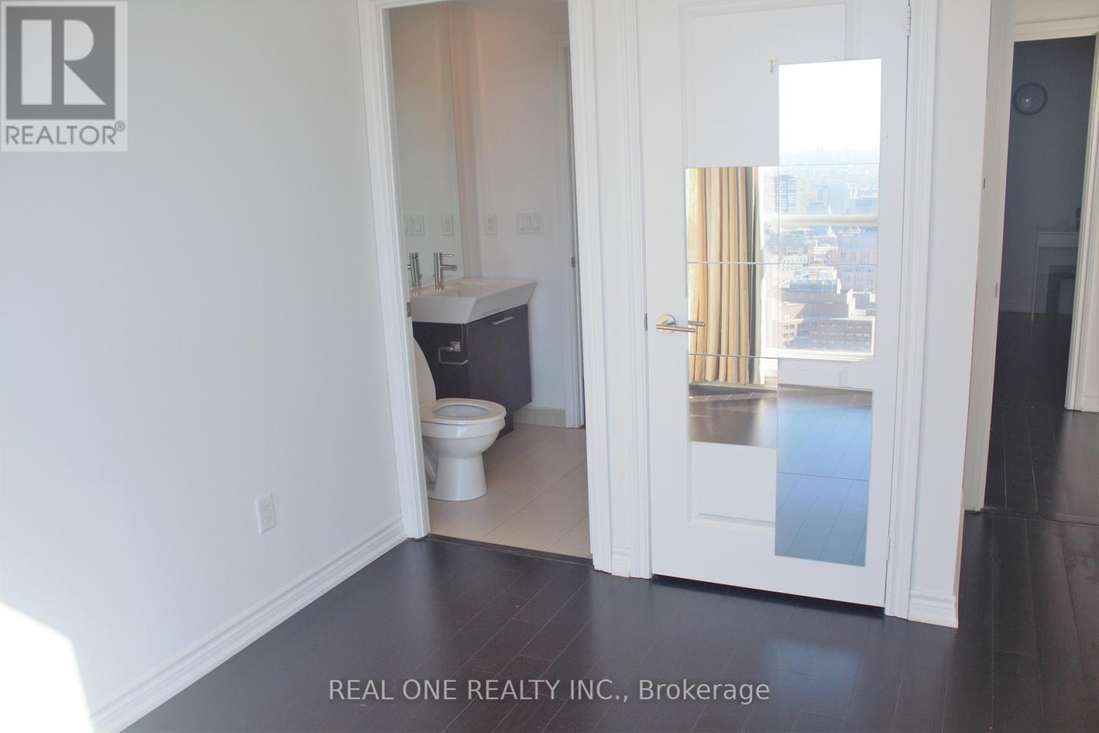 4010 - 386 Yonge Street, Toronto, ON - Indoor