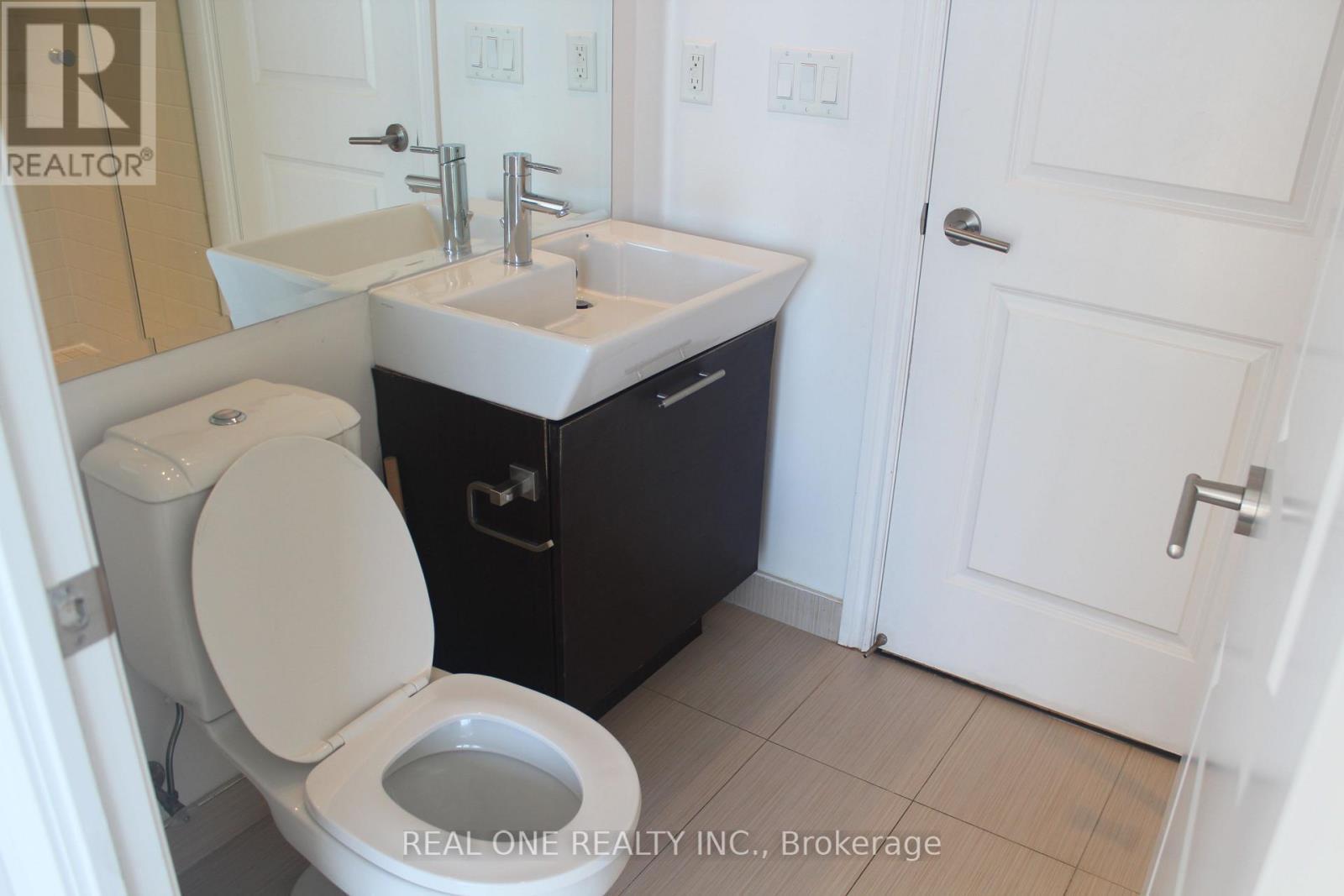 4010 - 386 Yonge Street, Toronto, ON - Indoor Photo Showing Bathroom