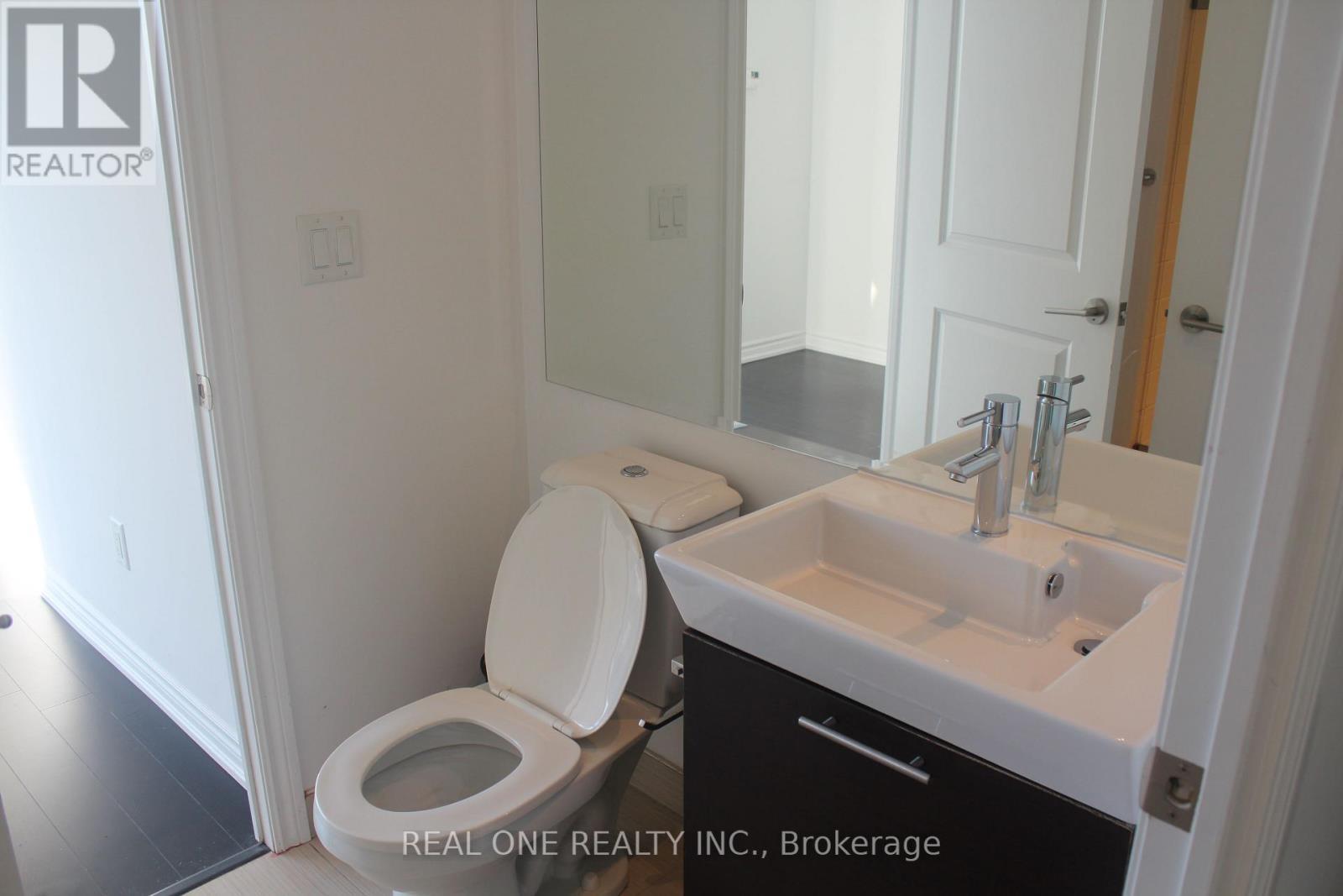 4010 - 386 Yonge Street, Toronto, ON - Indoor Photo Showing Bathroom