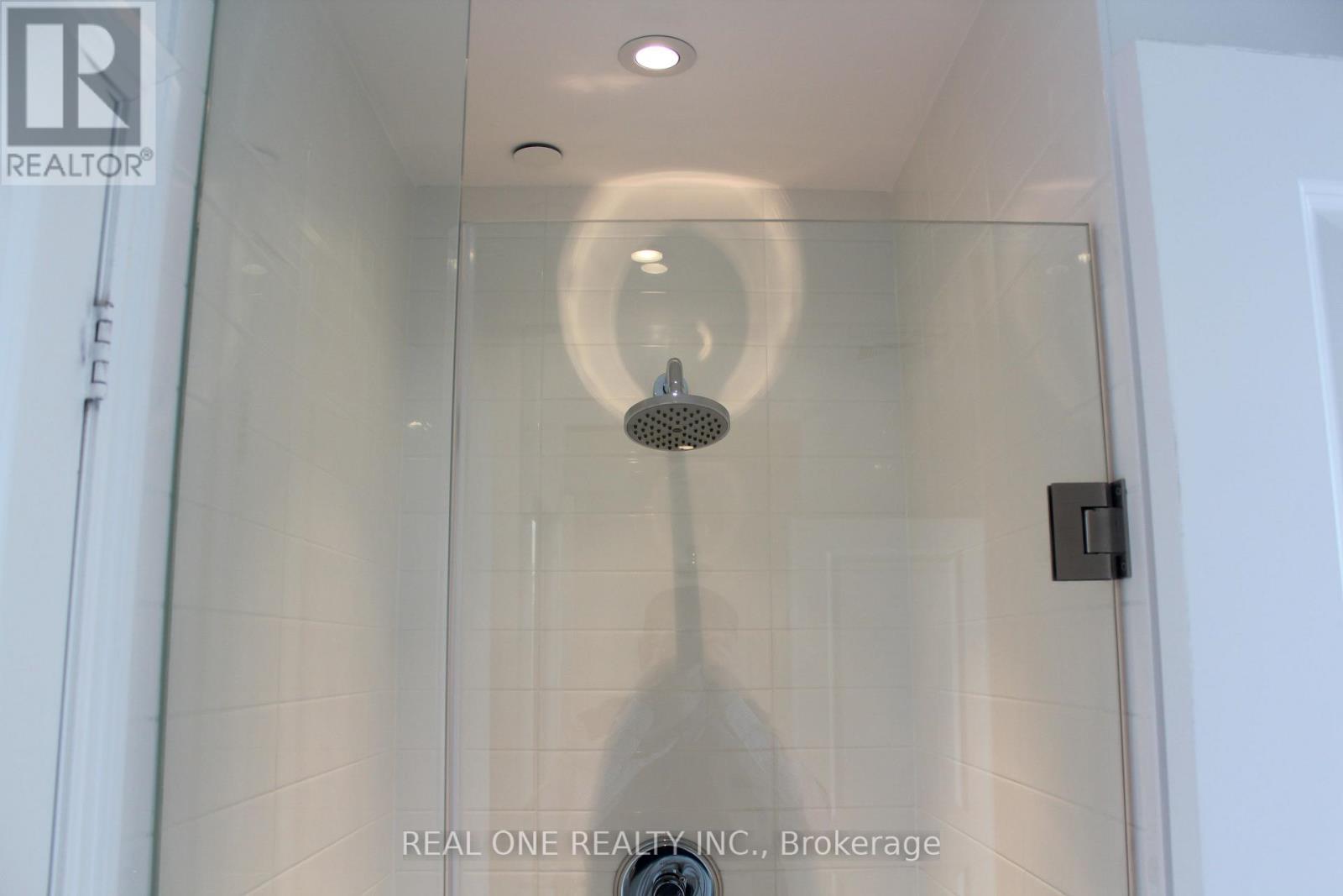 4010 - 386 Yonge Street, Toronto, ON - Indoor Photo Showing Bathroom