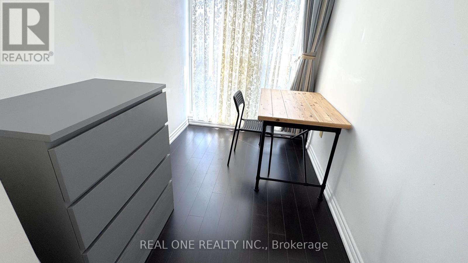 4010 - 386 Yonge Street, Toronto, ON - Indoor