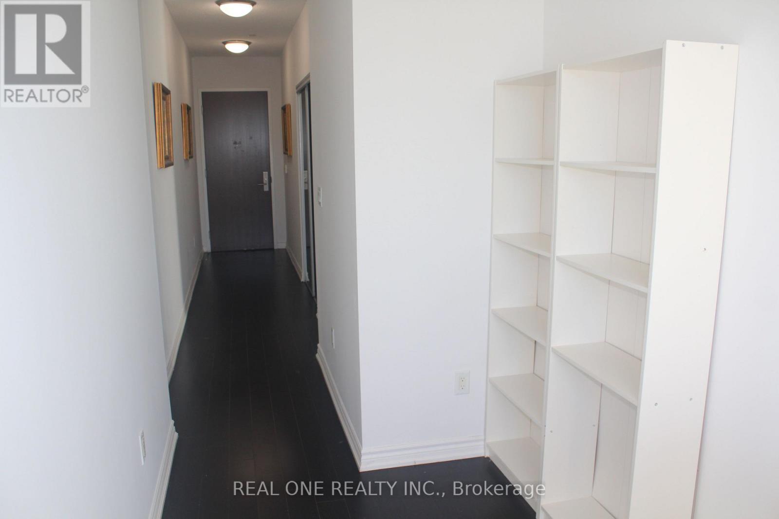 4010 - 386 Yonge Street, Toronto, ON - Indoor