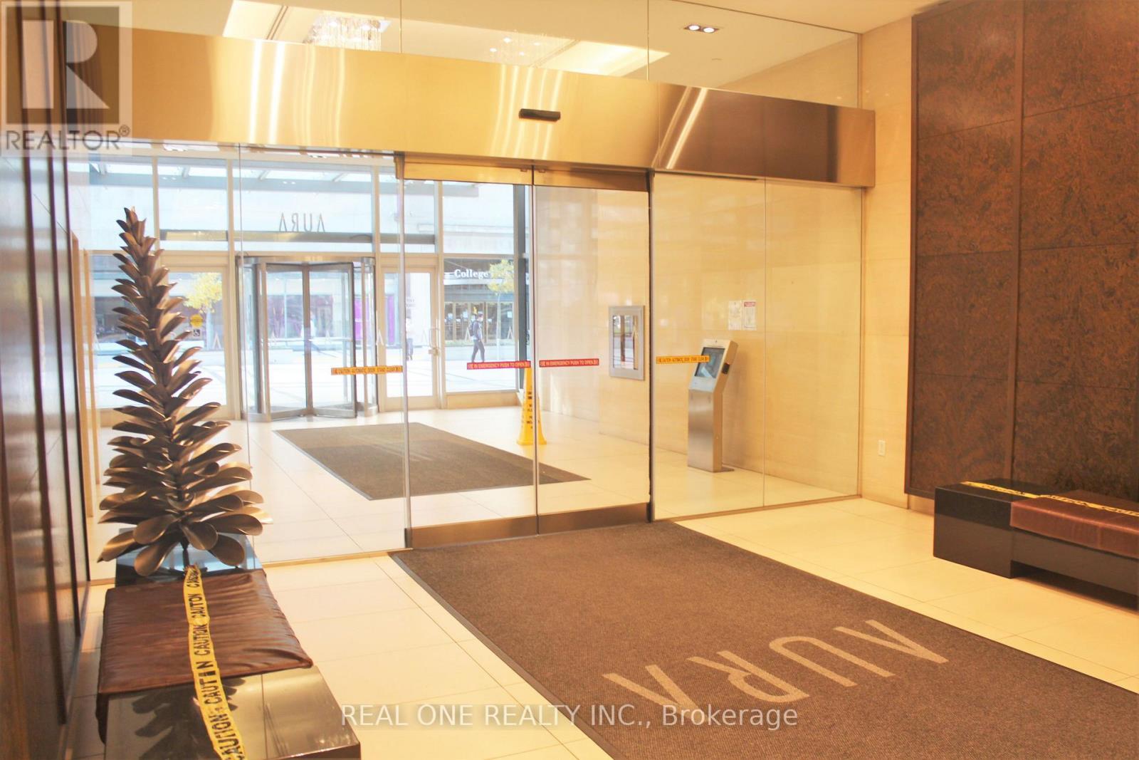 4010 - 386 Yonge Street, Toronto, ON - Indoor Photo Showing Other Room